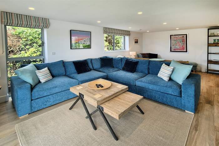 Ocean Sands is a 4 bedroom holiday cottage near the beach in Croyde, North Devon.
