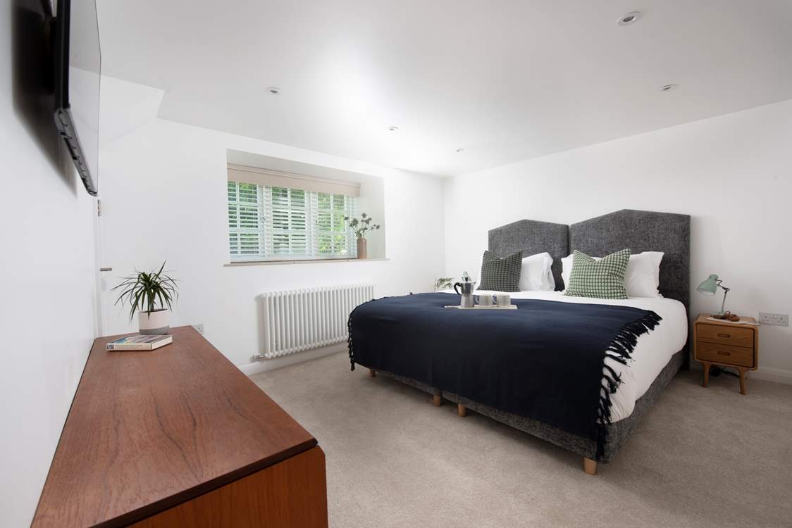 Beautiful bedroom 1 with a super-king 'zip and link'.