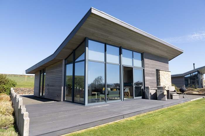 Millook is a 2 bedroom lodge with sea views near Bude, North Cornwall.