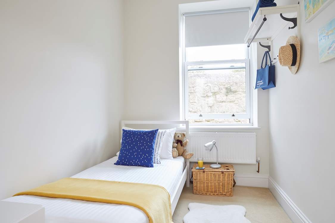 The comfortable single bedroom...