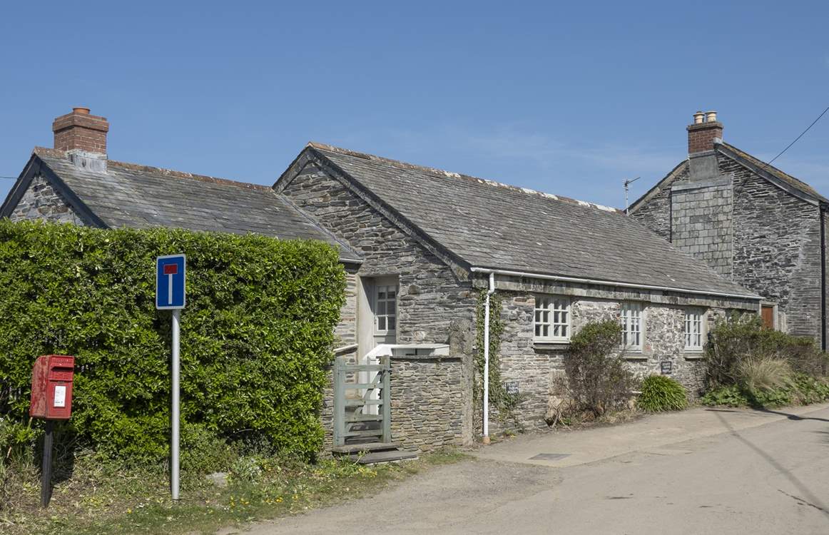The Mowhay sits along a no-through country lane in the little hamlet of Crugmeer.