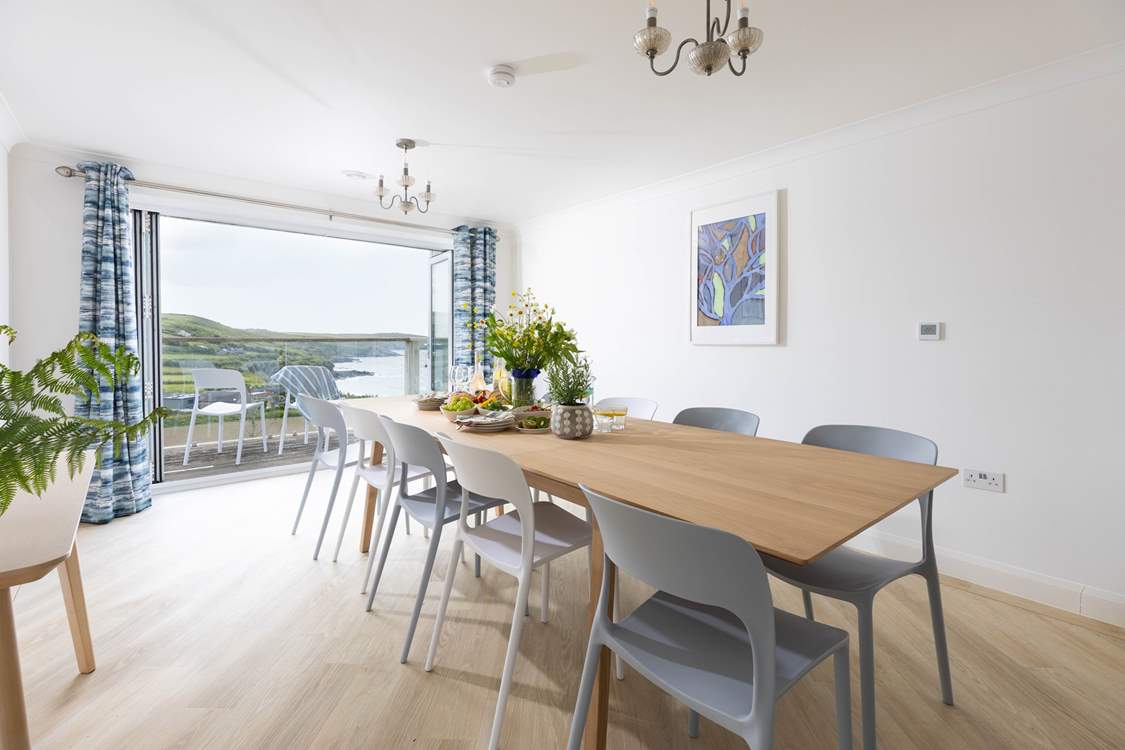 A dining-room for 12, with a sweet balcony, throw open the doors, dine inside but invite the fresh sea air to join you.
