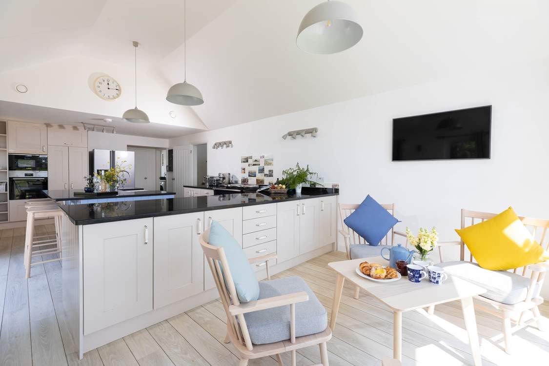 The huge kitchen has a sweet seating-area to share breakfast and enjoy the spectacular views.