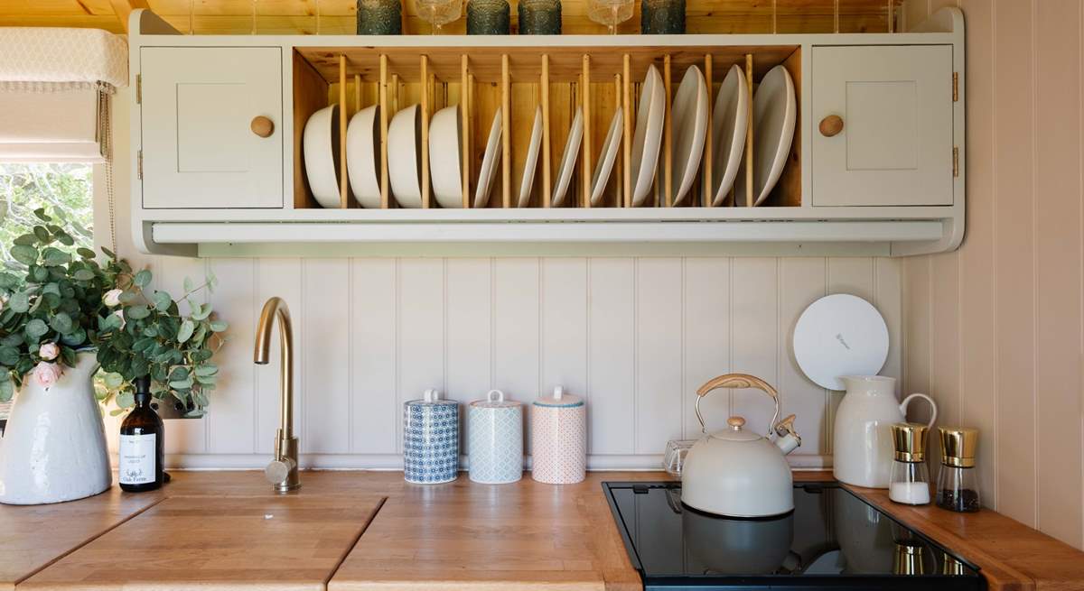 The cute kitchen is well-equipped for your getaway. 