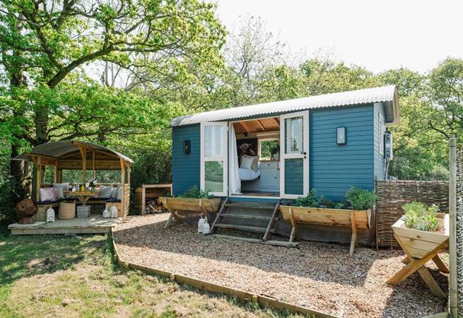 Positioned perfectly amongst nature, welcome to Isla Rose. 