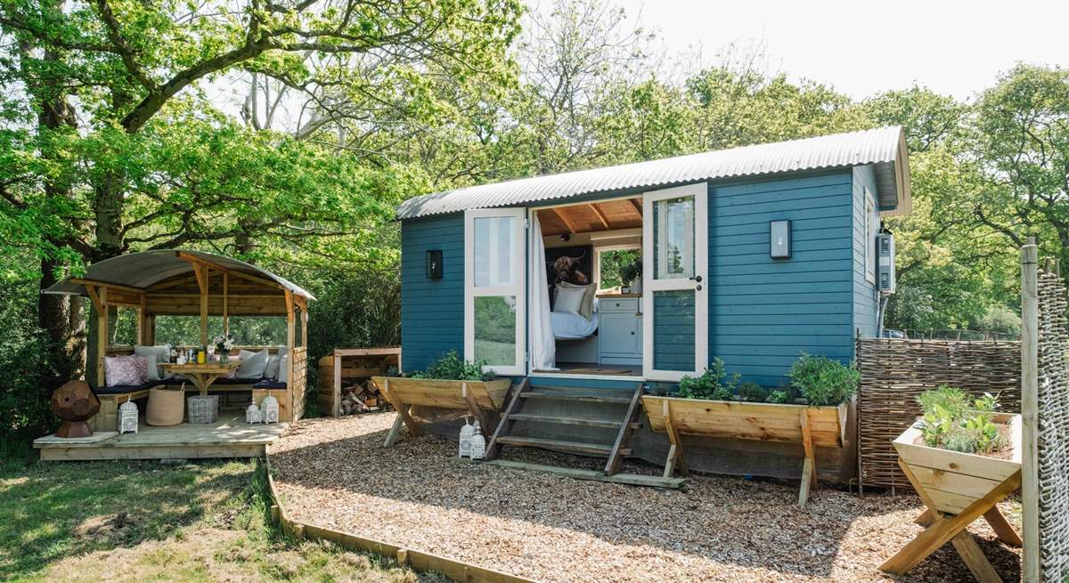 Positioned perfectly amongst nature, welcome to Isla Rose. 