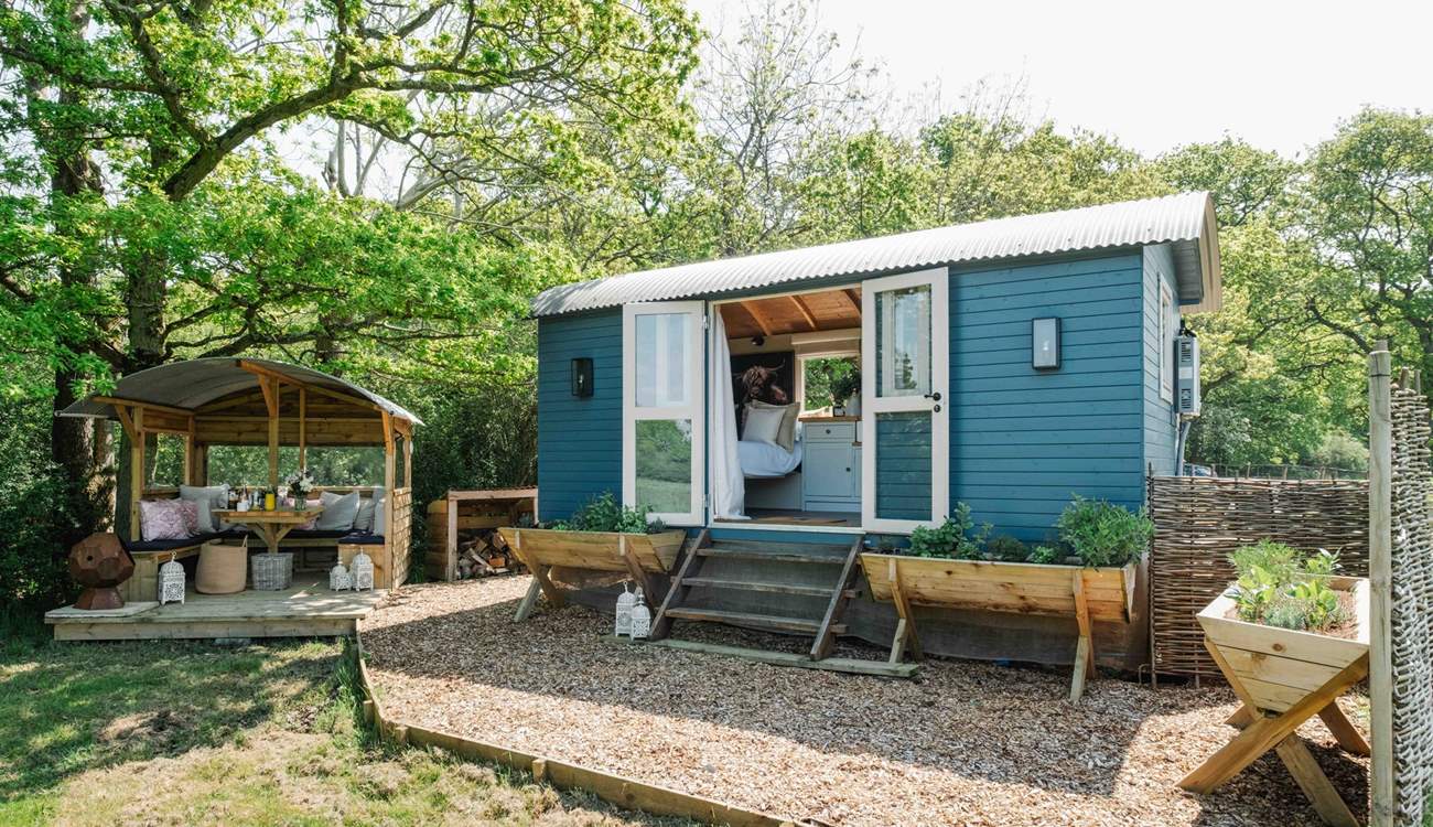 Positioned perfectly amongst nature, welcome to Isla Rose. 