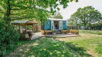 Isla Rose is tucked away in a private meadow that sits in front of sister huts, Douglas Fir and Cala Lily. 