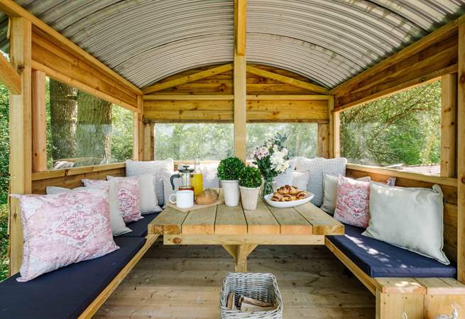 During the warmer months, breakfast al fresco is a must! 