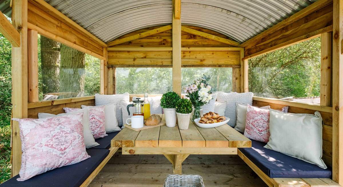 During the warmer months, breakfast al fresco is a must! 