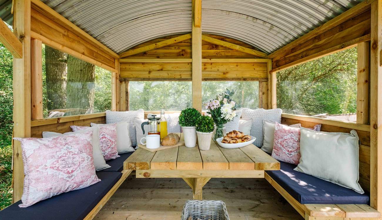 During the warmer months, breakfast al fresco is a must! 