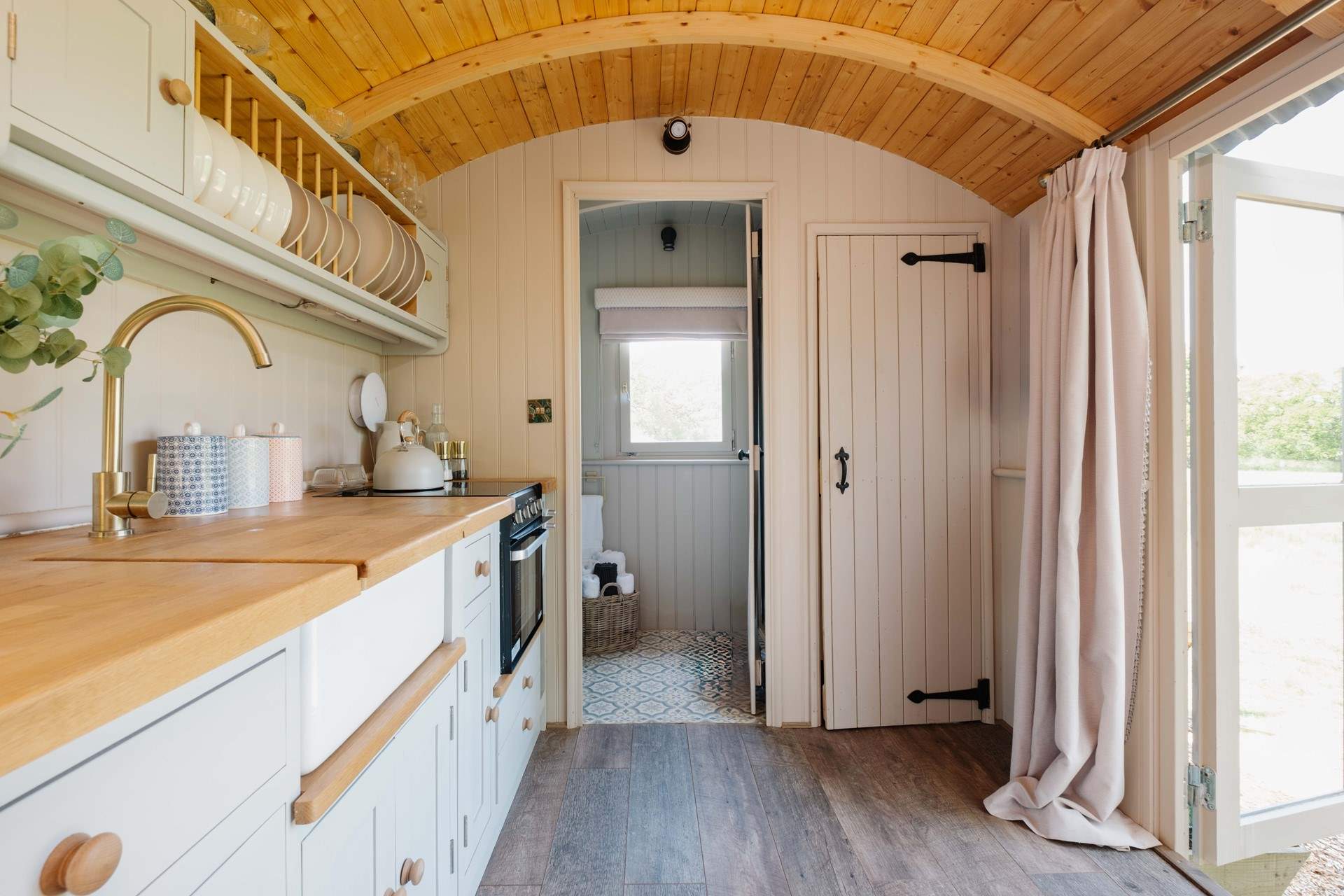 Open plan living is a dream here. 