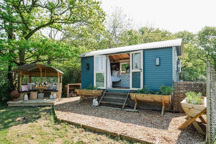 Isla Rose is a Dog friendly shepherds hut near Pulborough.