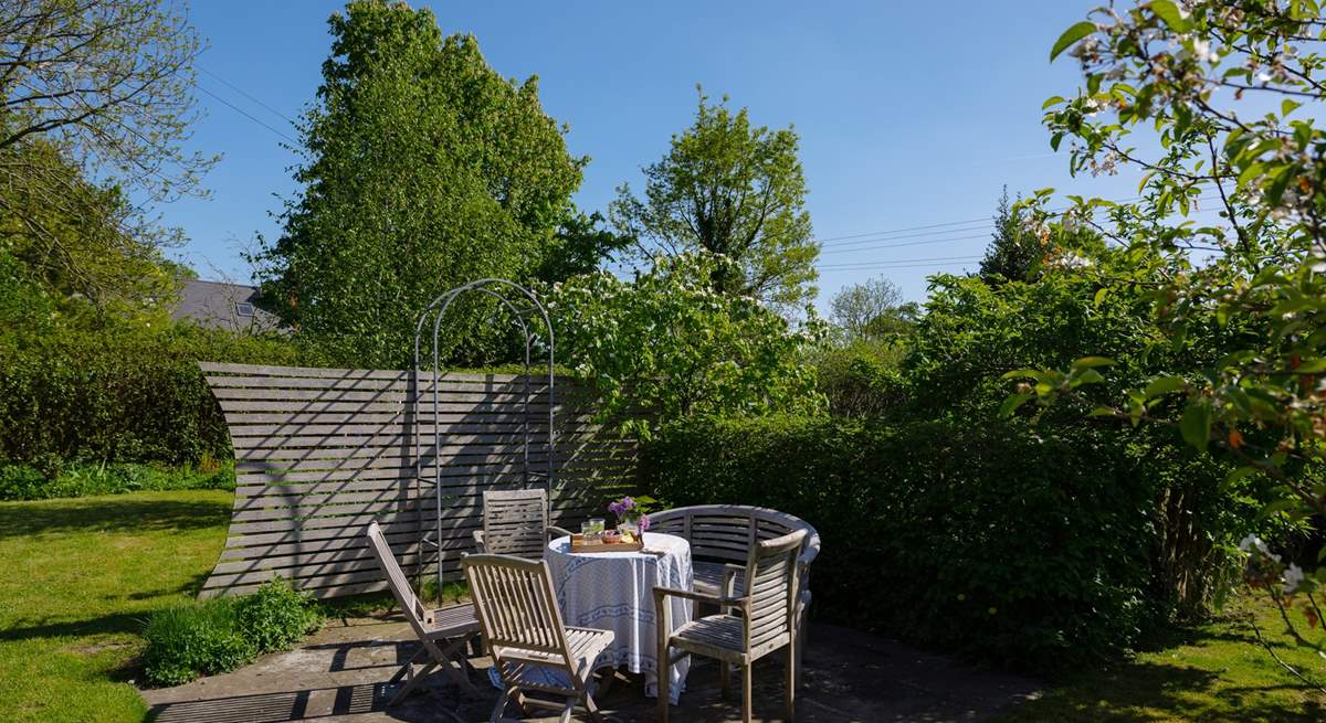 There are plenty of secluded areas in the garden for a delightfully luscious meal. 