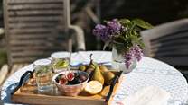 Enjoy the fragrance of freshly picked flowers. 