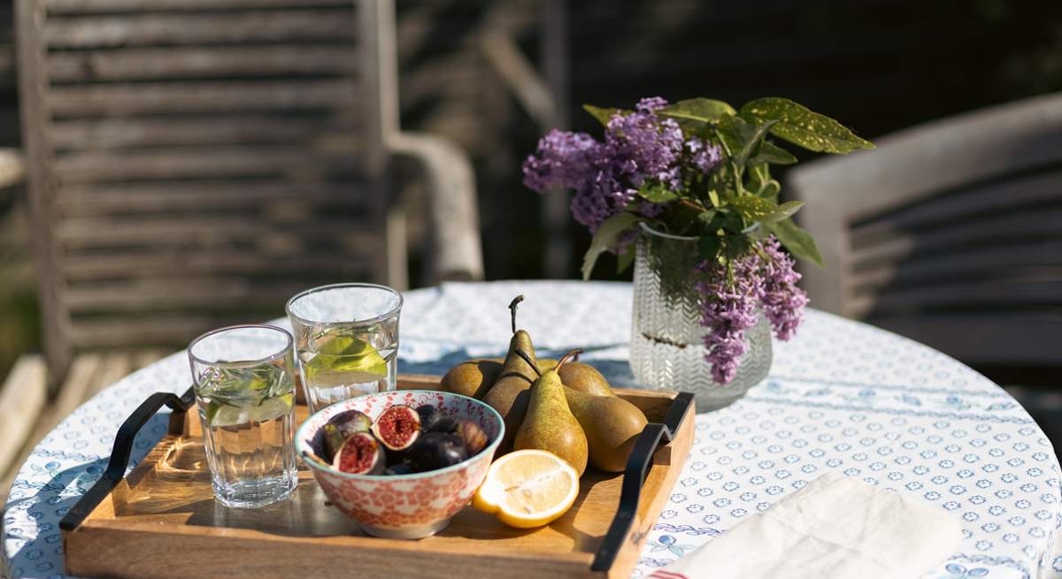 Enjoy the fragrance of freshly picked flowers. 