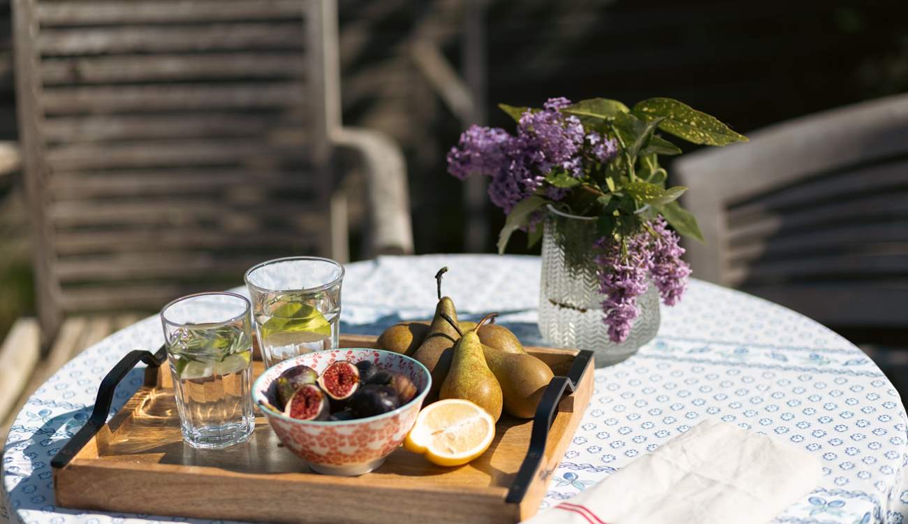 Enjoy the fragrance of freshly picked flowers. 