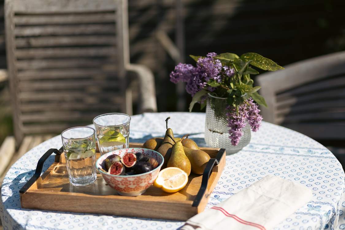 Enjoy the fragrance of freshly picked flowers.