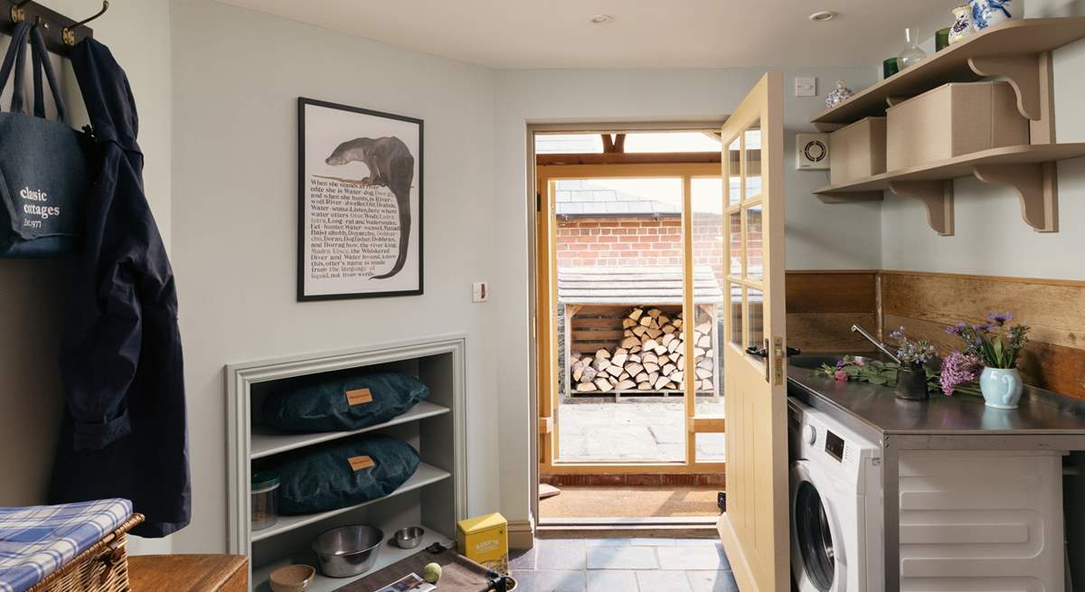 Your four-legged friends are well catered for at Kingfisher Cottage.