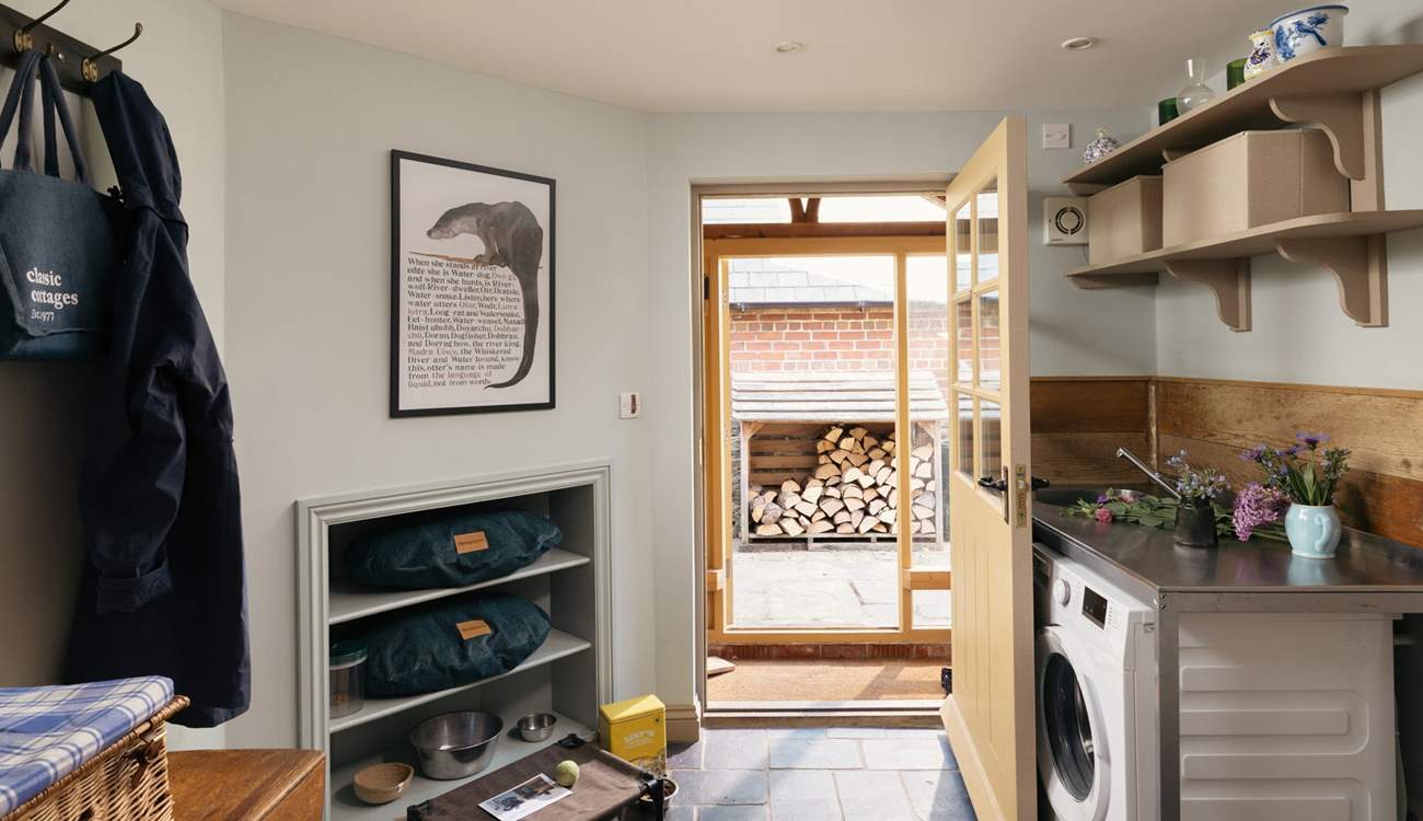 Your four-legged friends are well catered for at Kingfisher Cottage.