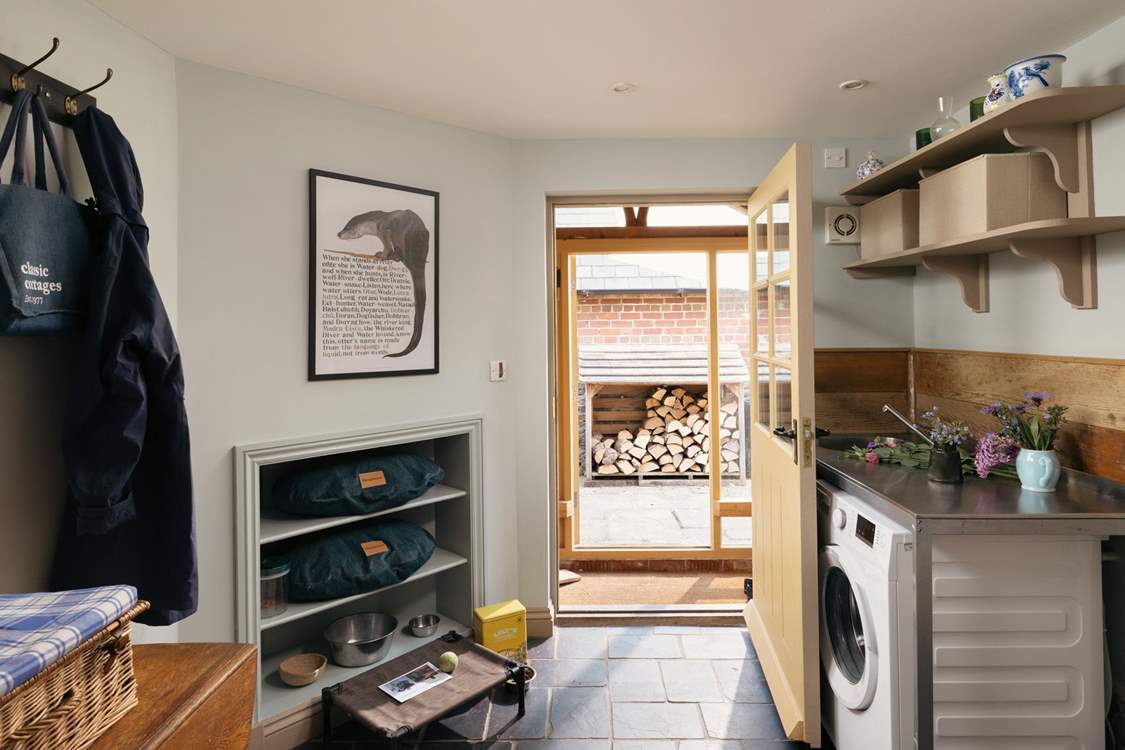 Your four-legged friends are well catered for at Kingfisher Cottage.