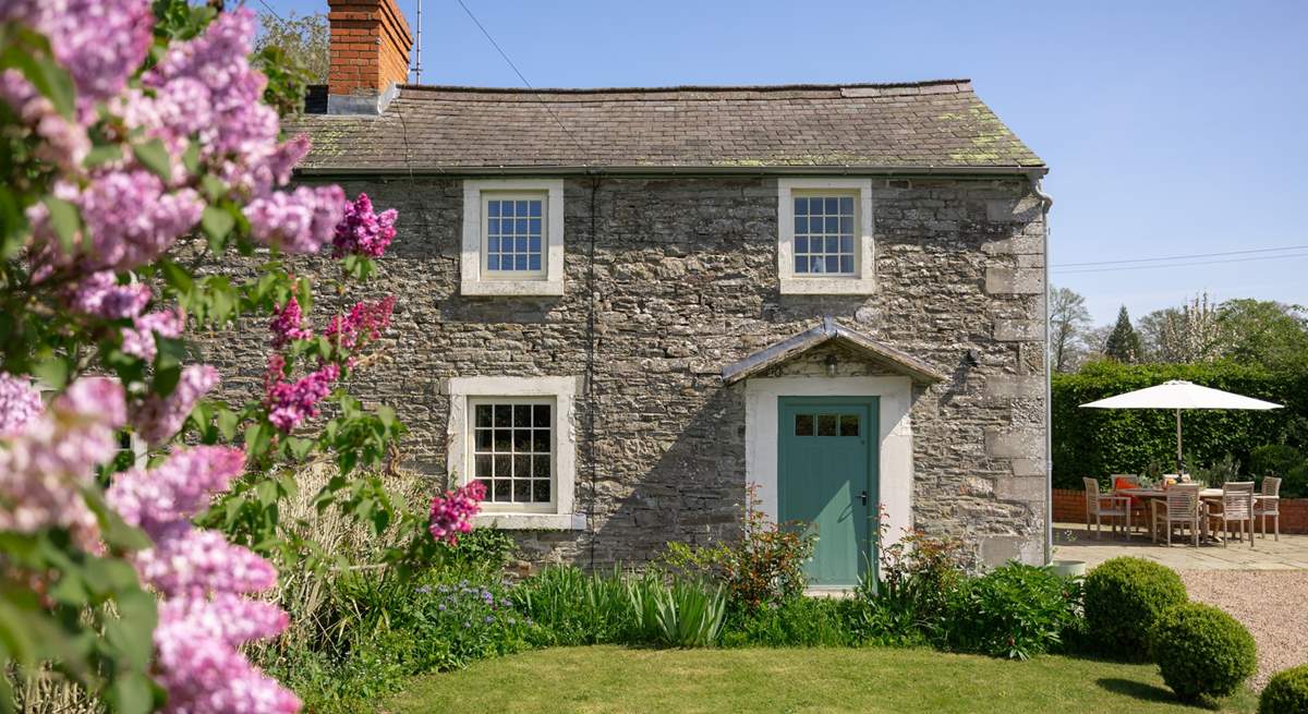 A picture perfect cottage in a beautifully mature garden. 
