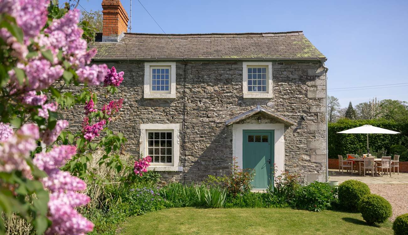 A picture perfect cottage in a beautifully mature garden. 