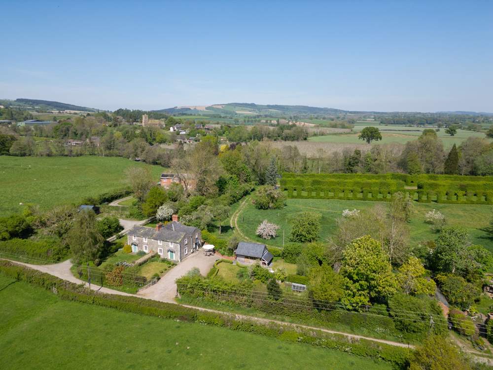 Kingfisher Cottage is situated in the stunning Herefordshire countryside.