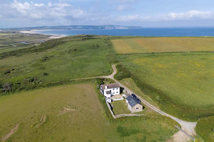 Higher Pencobben is a 5 bedroom, dog friendly cottage near the beach near Hayle, Cornwall.