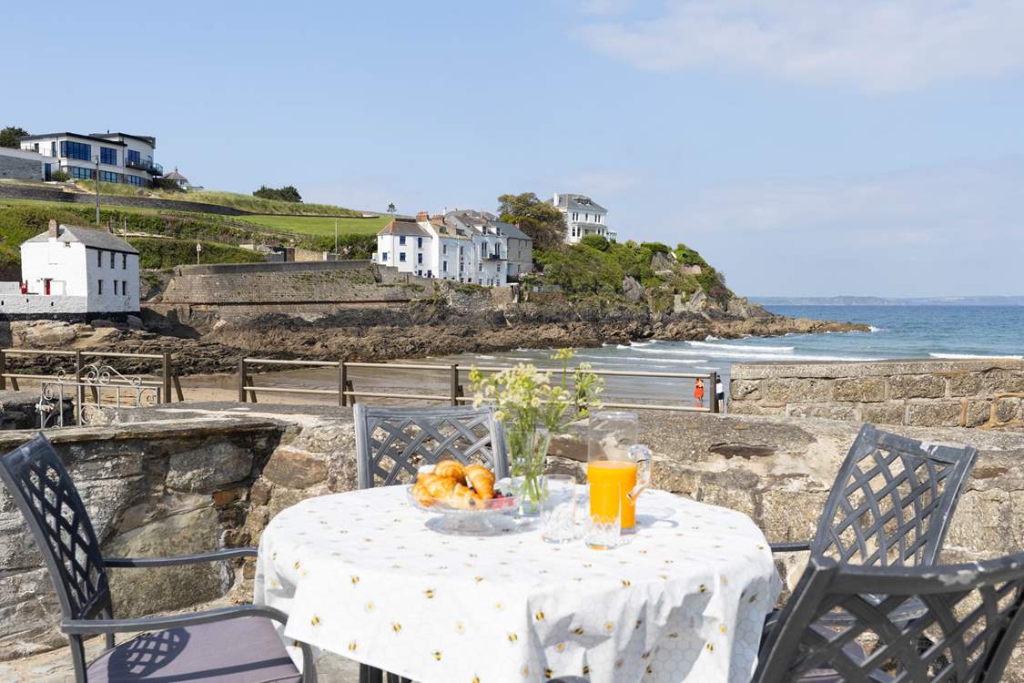 Beach House is a duplex apartment in a sublime location overlooking the beach at Portmellon.