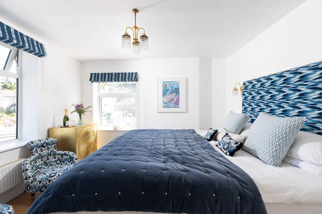 Blue hues match your seaside surroundings.