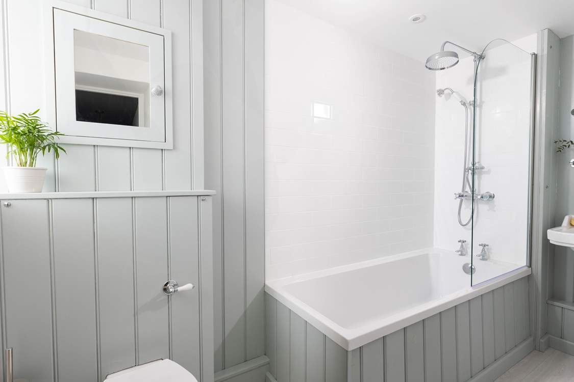 Enjoy a long soak after a busy beach day.