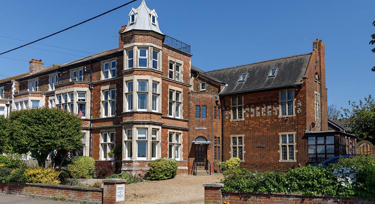Welcome to the beautiful 'Arts & Crafts' Vicarage Apartment.