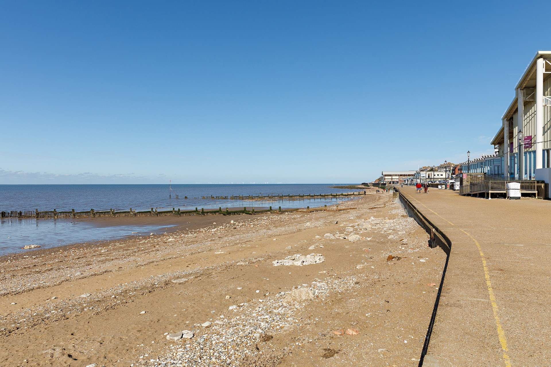Take a stroll along the promenade towards Heacham from 'Sunny Hunny' and visit the amusements or the Sea Life Centre.