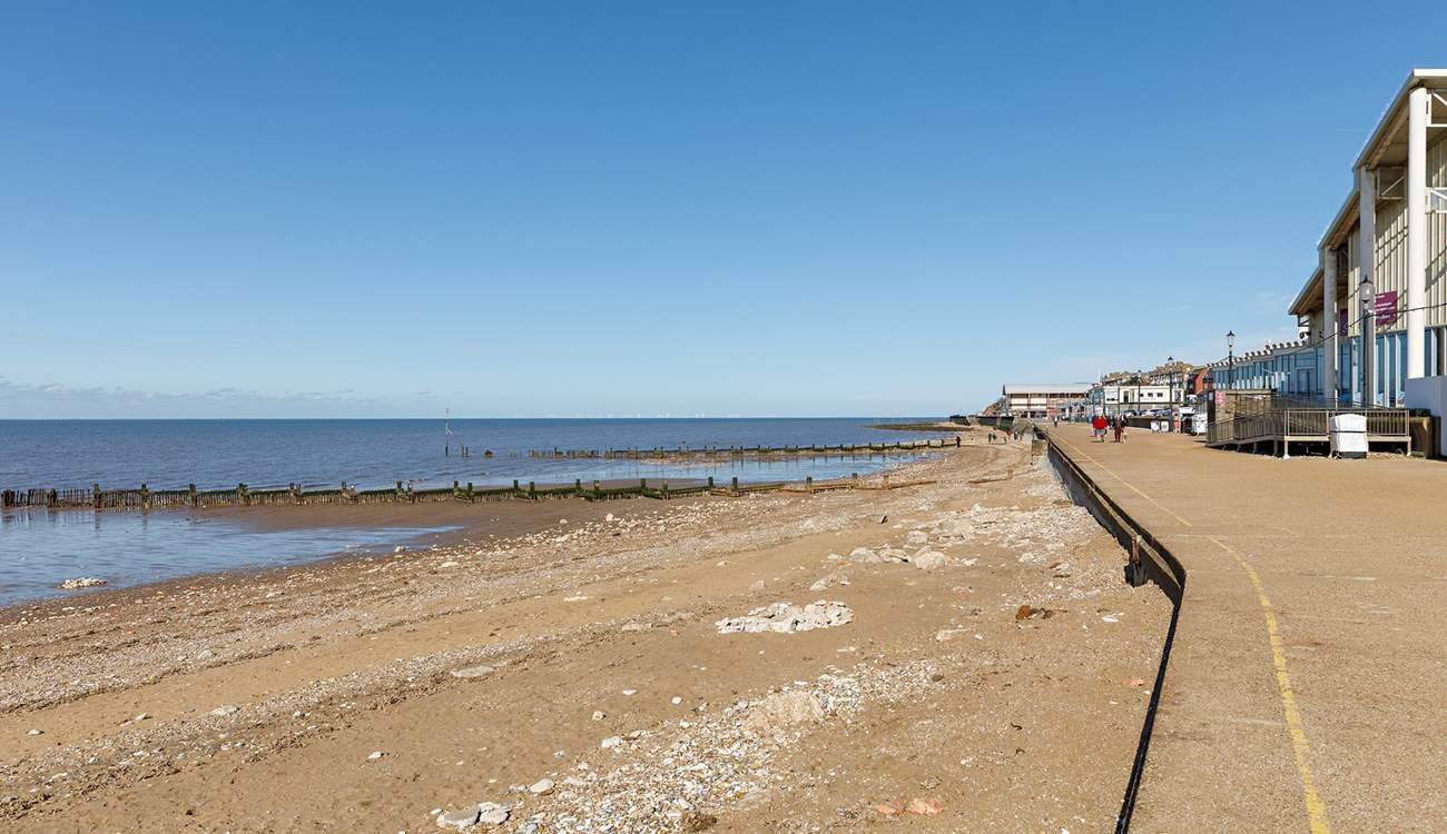 Take a stroll along the promenade towards Heacham from 'Sunny Hunny' and visit the amusements or the Sea Life Centre.