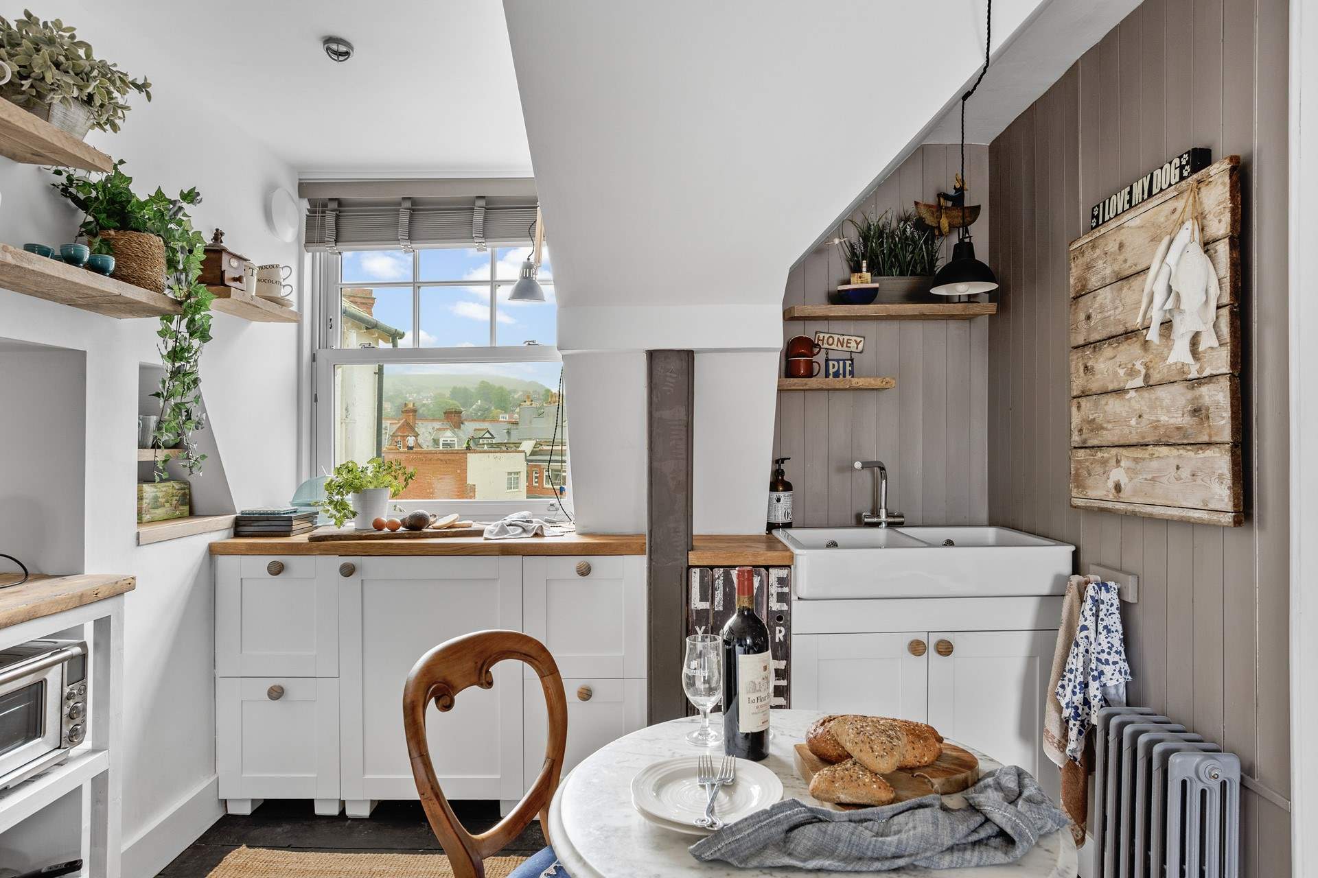 What a compact yet cute place to whip up the perfect meal for two.