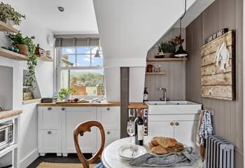 What a compact yet cute place to whip up the perfect meal for two.