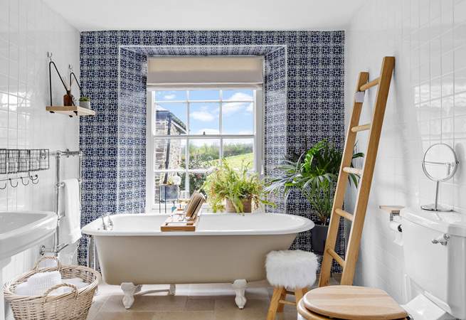 A roll-top bath always offers luxury.