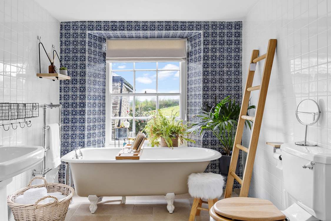 A roll-top bath always offers luxury.