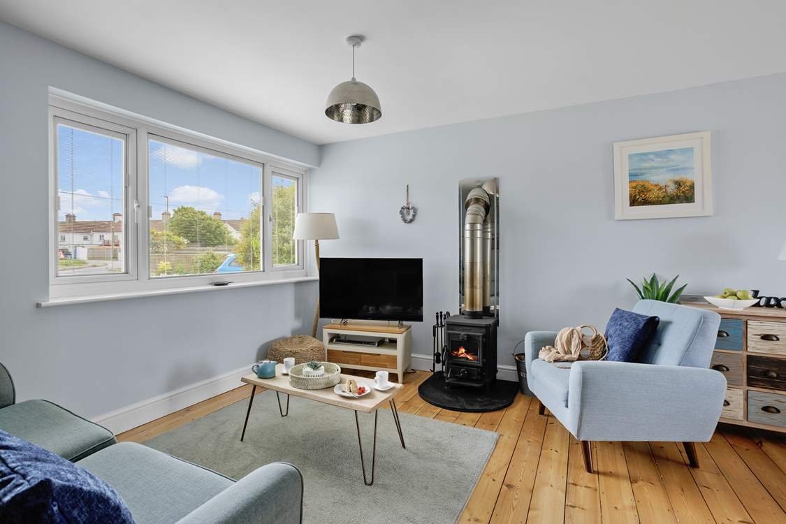 Welcome to Pebbles with Crooklets Beach a 400 yard walk away!