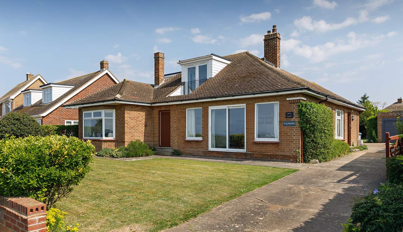 Welcome to Fulmars, set back form the clifftops with fabulous views to the sea.