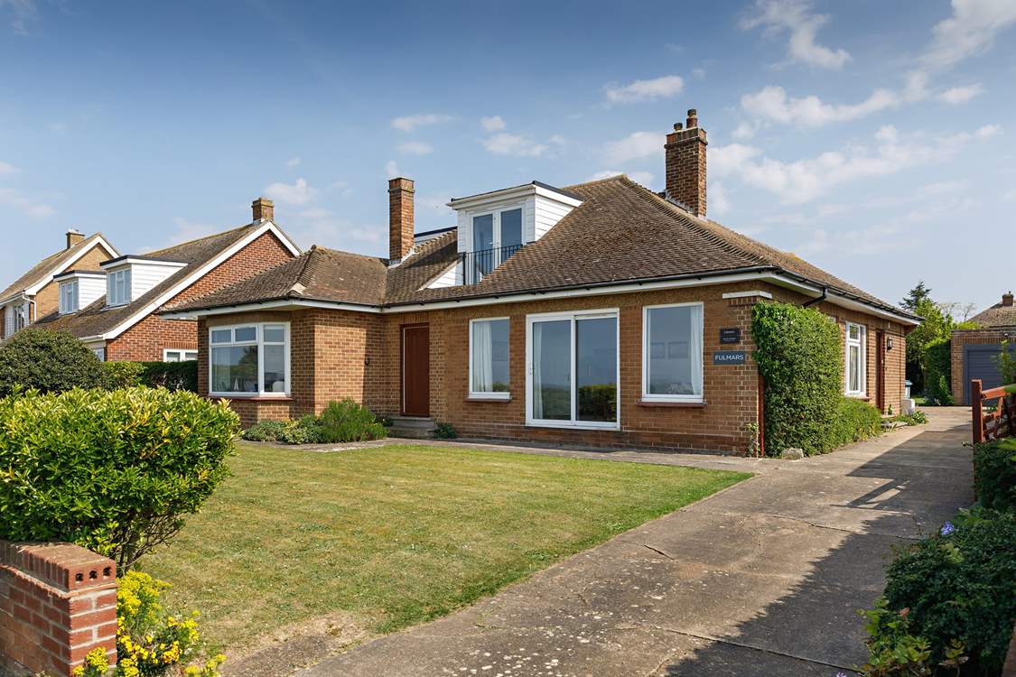 Welcome to Fulmars, set back form the clifftops with fabulous views to the sea.