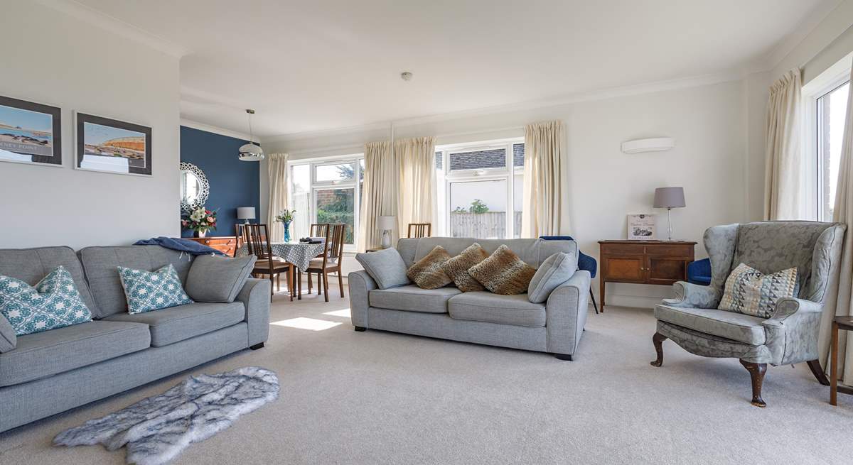 Chillout with friends and family in this large yet cosy sitting/dining-room.