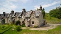 Such a pretty cottage, surrounded by lawns and amazing views.