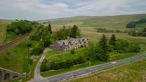 Yore View is the last cottage on the right. 