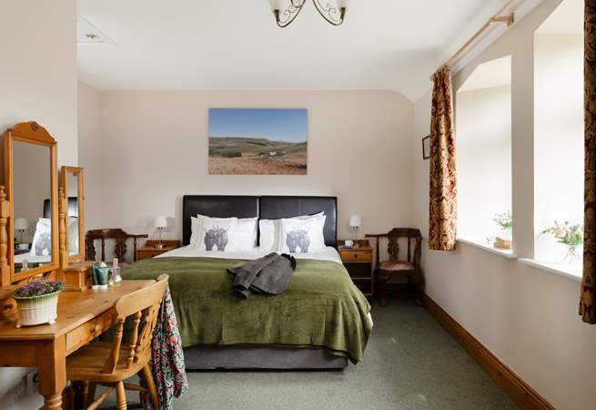 The large windows let in lots of sunlight to this cosy bedroom with a 'zip and link' bed.