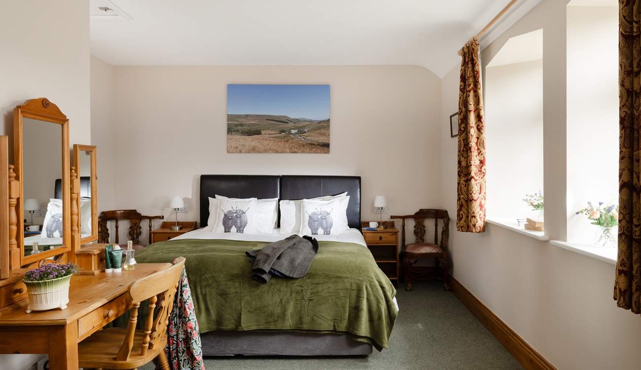 The large windows let in lots of sunlight to this cosy bedroom with a 'zip and link' bed.