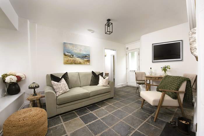 Hobbit Corner is a 1 bedroom, dog friendly holiday cottage near Looe, South Cornwall.