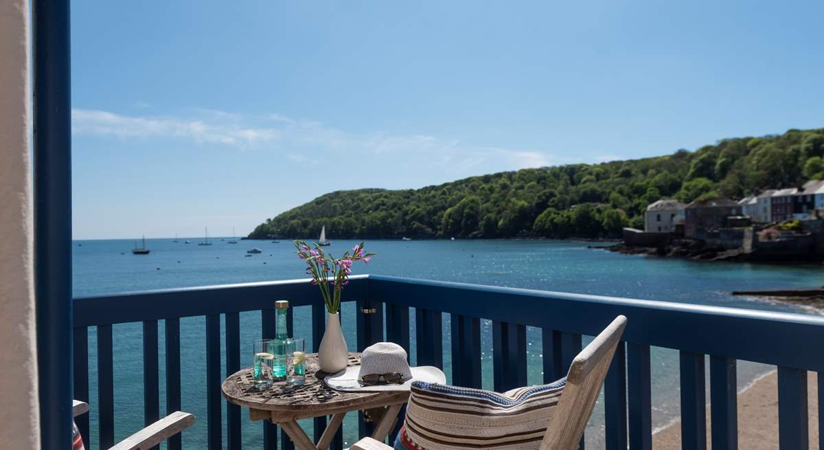Come and live life on the beach at Island Cottage.