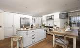 The fabulous kitchen with its central island is just a dream for chefs. - Thumbnail Image